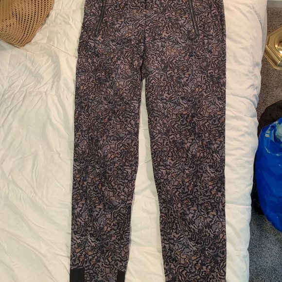Athleta Trekkie North Jogger Pant Womens Size 8T tall Abstract Print Pull on - Picture 8 of 8